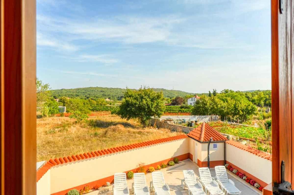 Villa House Melly With Swimming Pool Rovinjsko Selo Exterior foto